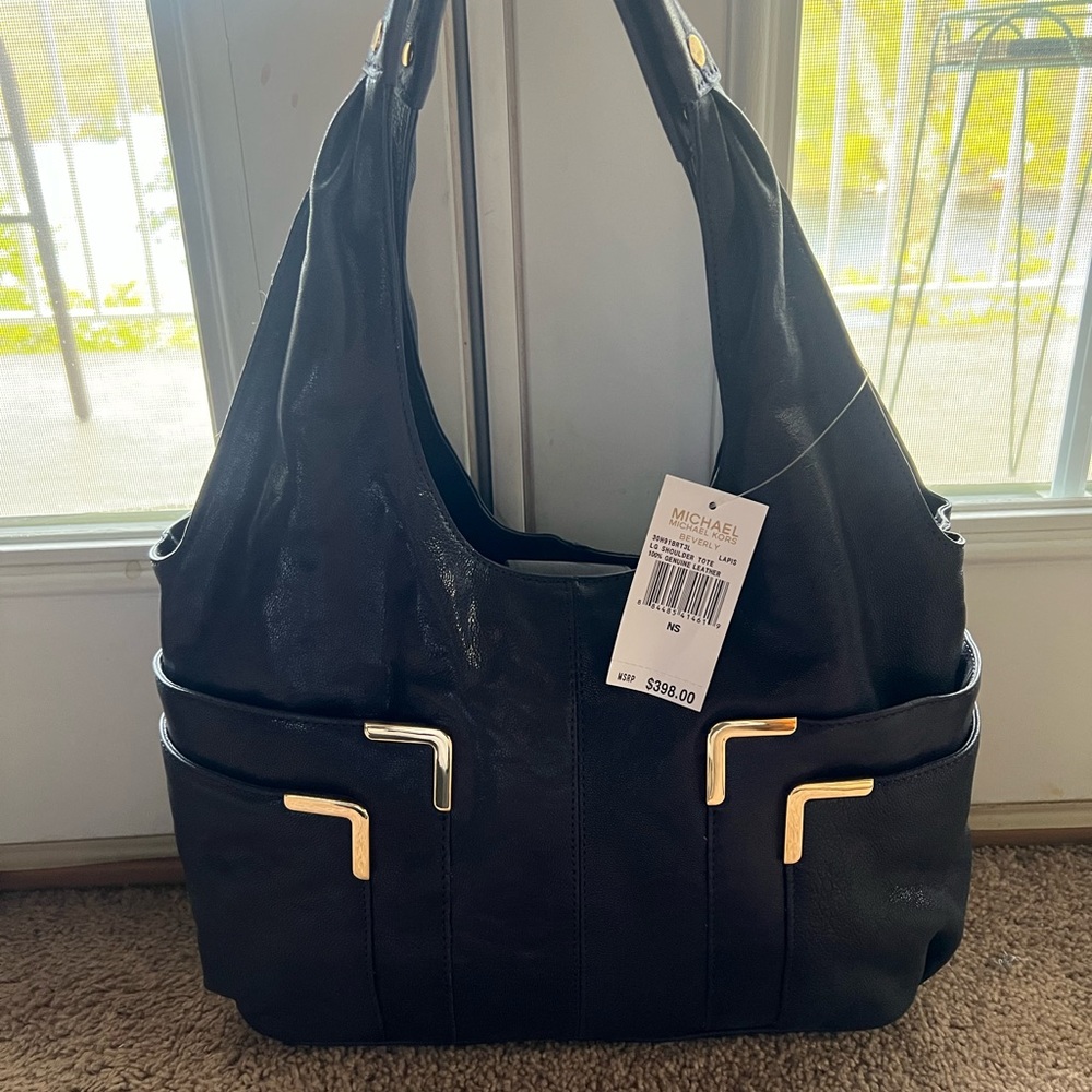Michael Kors Authentic Brand NEW WITH TAGS Beautiful, middle zipper compartment